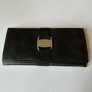Salvatore Feragamo Exotic Blk Lizard
Gancini Vara Bifold Wallet-Authentic